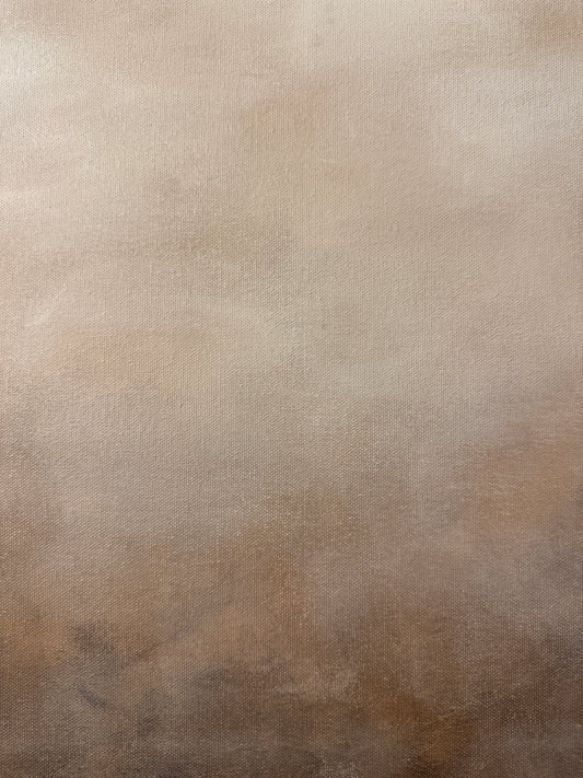 Närbild av en tavla där man ser penseldrag som visar mjuka övergångar i en gradient från brun till beige och vit.